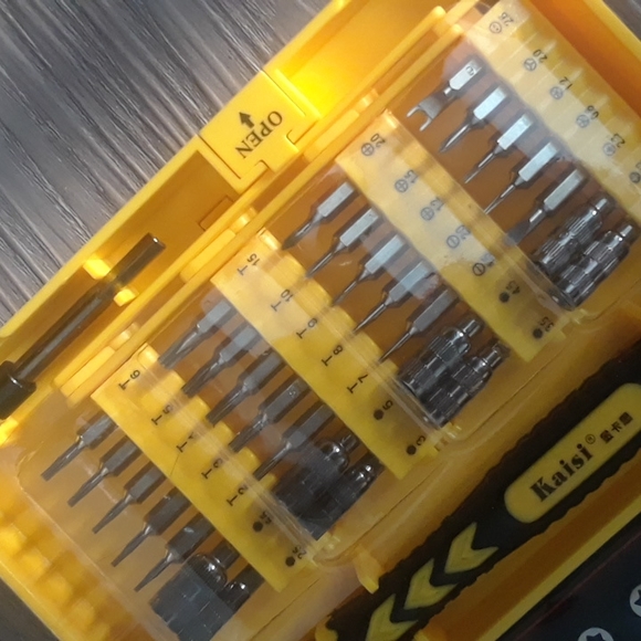 Screwdriver and Tool Case for Cell Phone Computer Eyeglasses - Picture 4 of 6